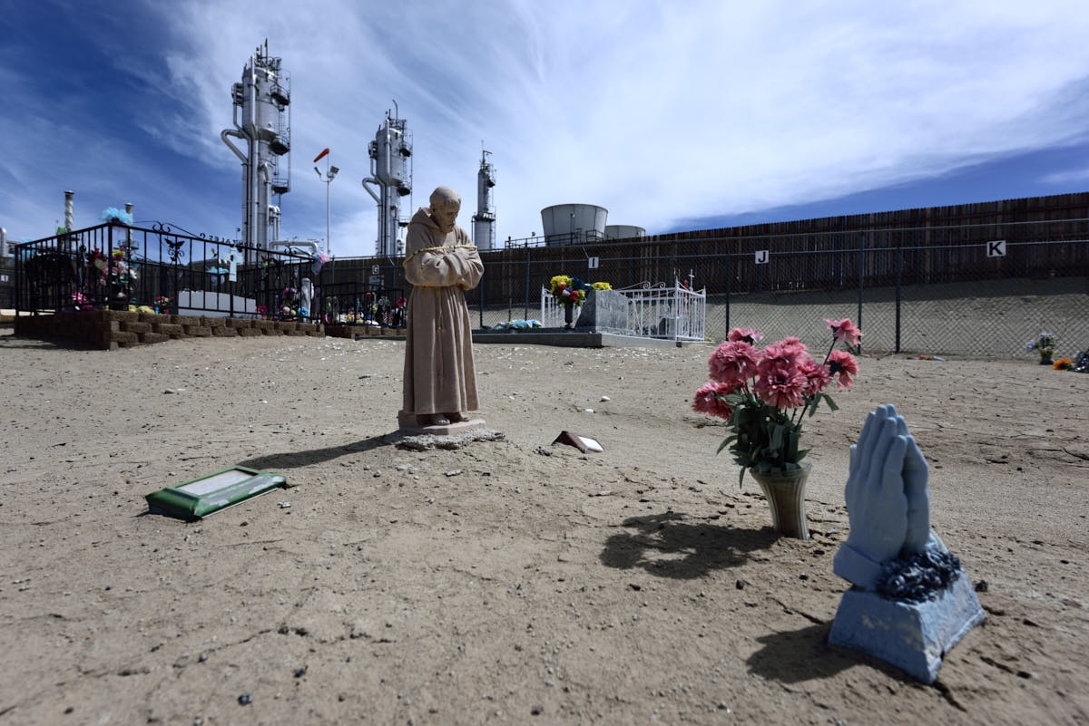 NM: Cemetery in the Shadow of the San Juan Gas Plant