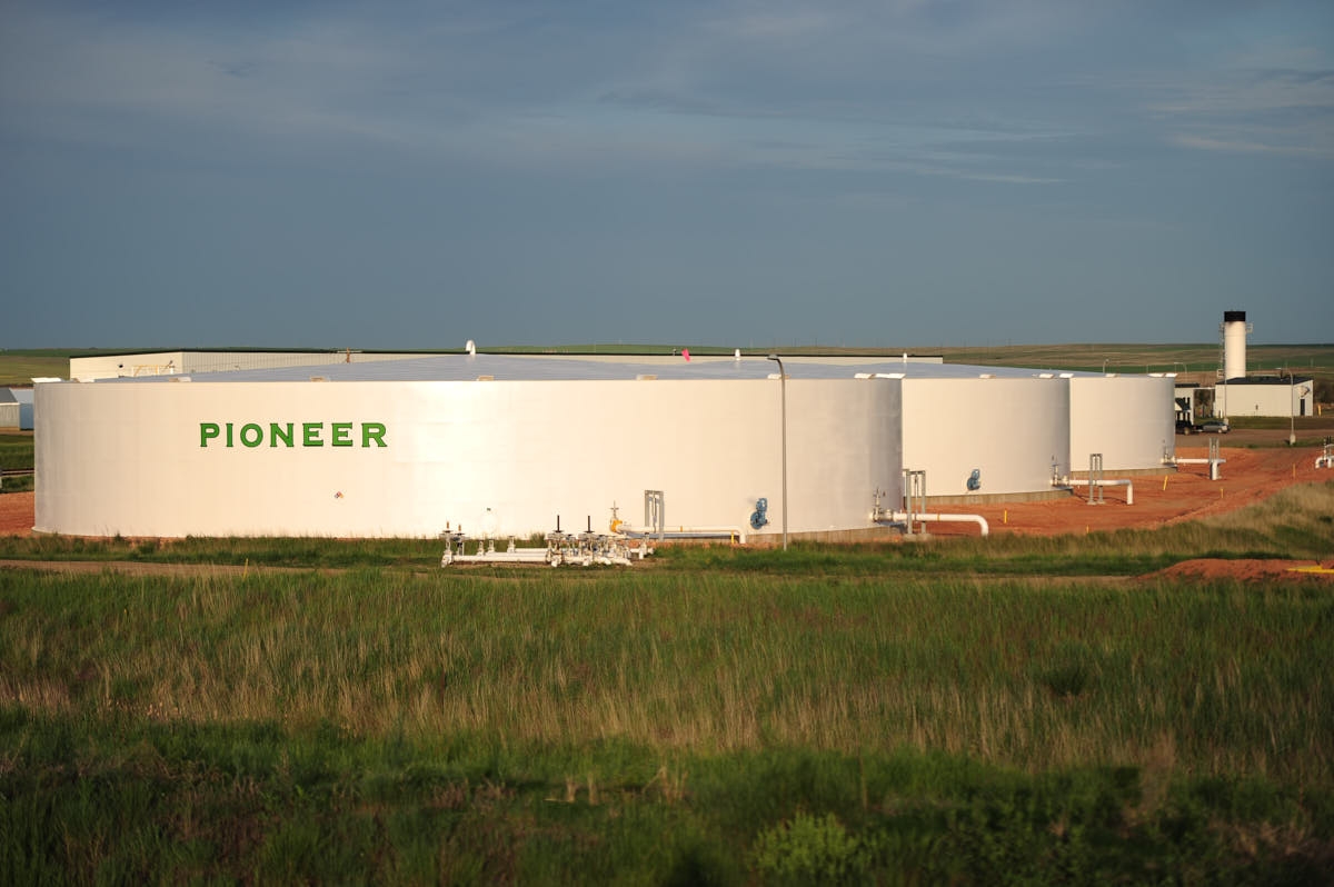 ND: Oil and Gas Industry Around New Town